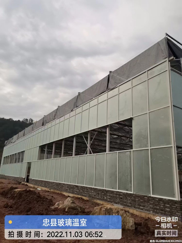 Multi-span film greenhouse installation attention Multi-span film greenhouse installation attention